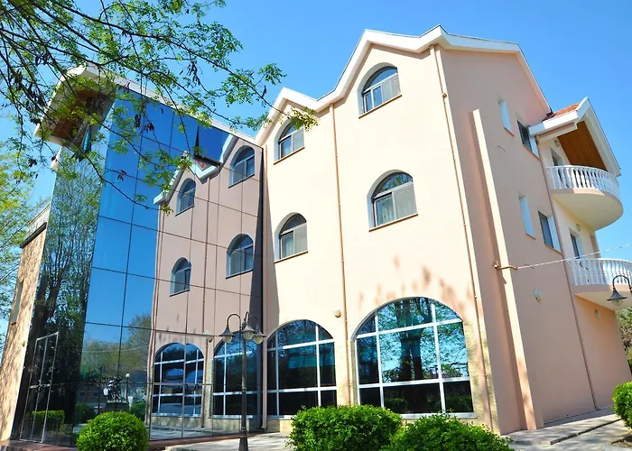 Hasmegaj 3* Mahall' e Kryethuit