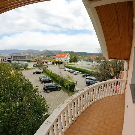 Hasmegaj Hotel Mahall' e Kryethuit